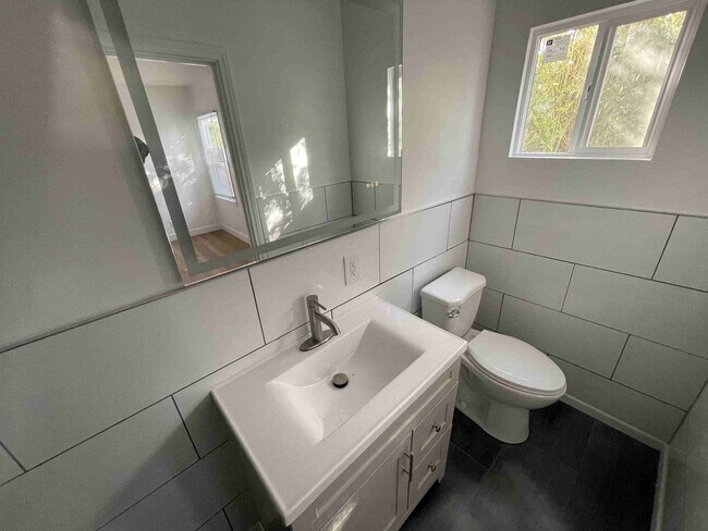 Building Photo - COMPLETELY REMODELED HOME IN QUIET AREA!