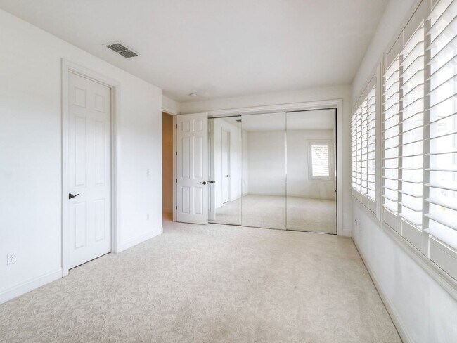 Building Photo - Beautiful custom home in The Promontory in...