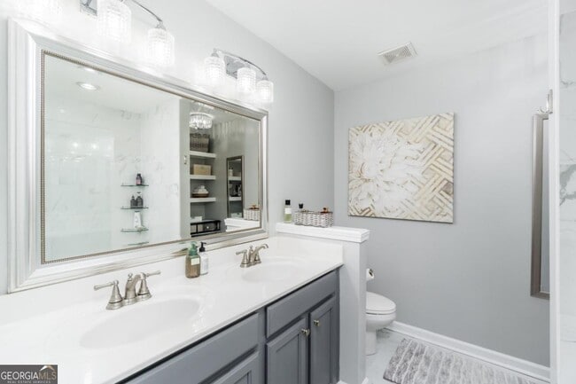 Building Photo - 2449 Suwanee Pointe Dr