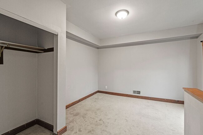 Building Photo - Maryland Lower near UWM