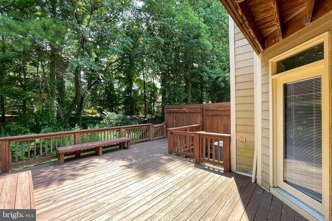 Building Photo - 4021 Lake Glen Rd