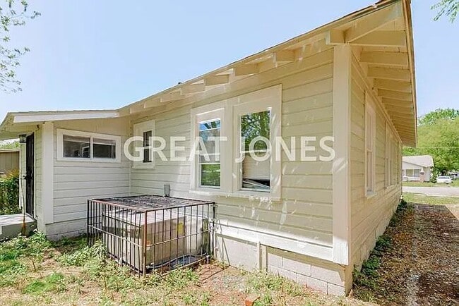 Building Photo - 1409 Alabama Ave SW