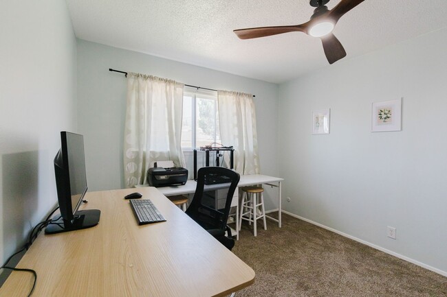 Building Photo - Adorable 3 Bedroom Home