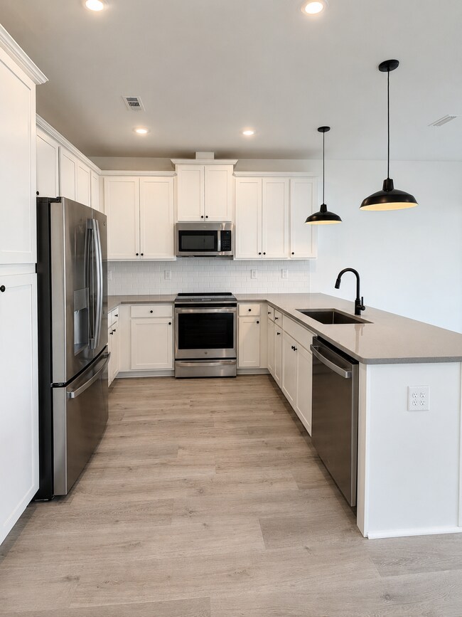 Building Photo - 228 Clement Lp