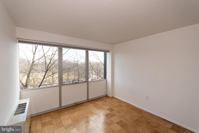 Building Photo - 1301 Delaware Ave SW
