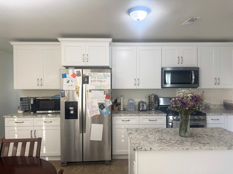 Building Photo - 458 S 2970 W