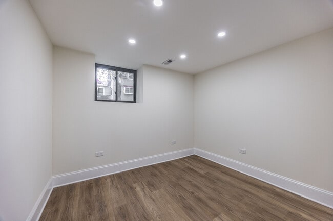 Building Photo - 4638 N Hamilton Ave