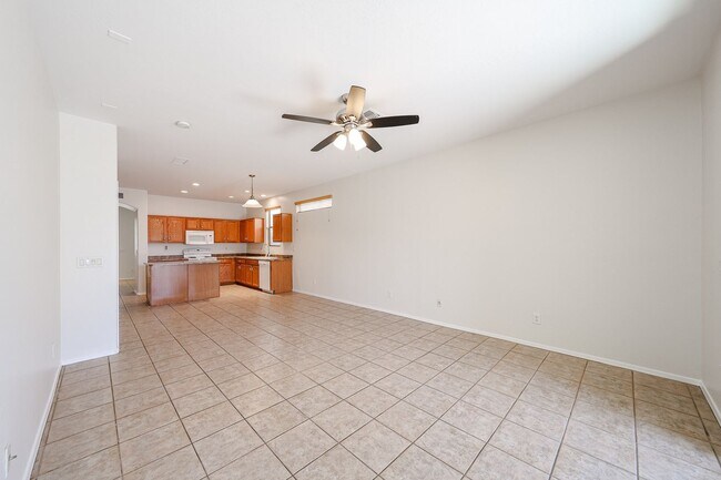Building Photo - Charming 4 Bed 2 bath 2 Car Garage Home in...