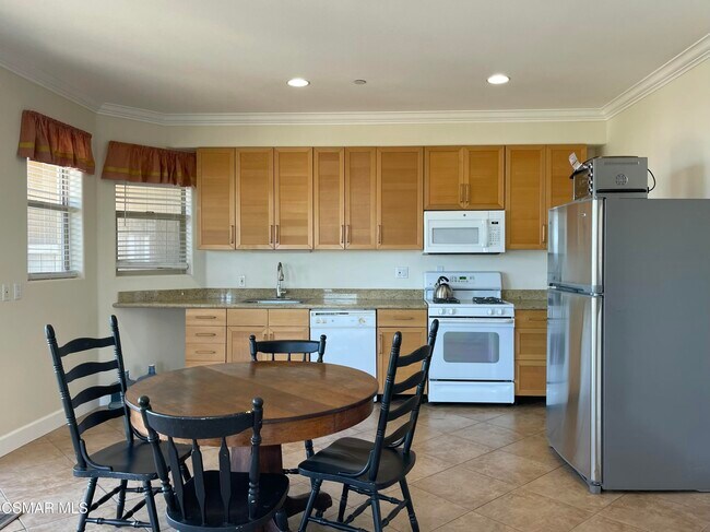 Building Photo - 660 Ocean View Dr