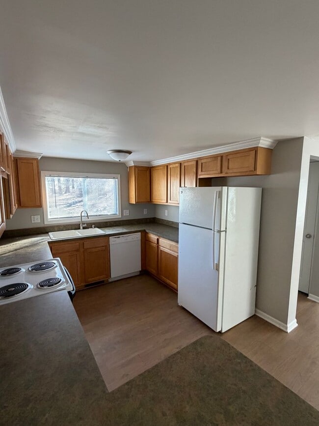 Building Photo - Section 8 Approved | Charming 3 Bed / 1 Bath Home in Lansing