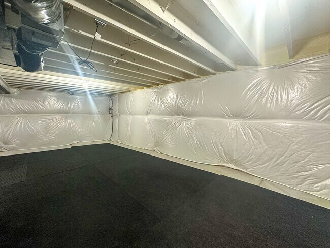 Building Photo - CORNER PAIRED HOME ACROSS THE PARK!