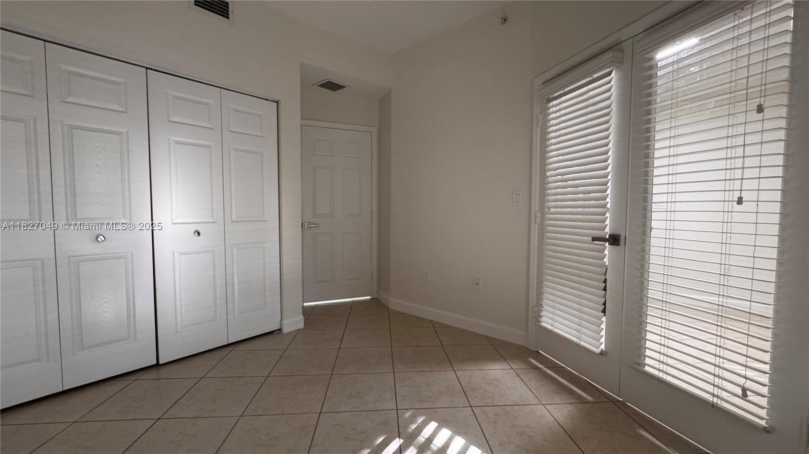 Building Photo - 985 SW 143rd Ave