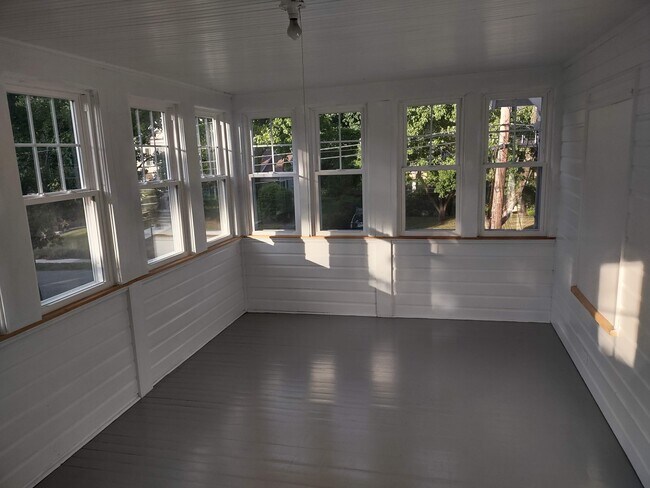 Building Photo - 15 Sargent Rd