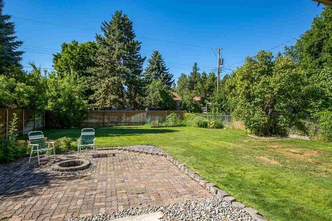 Building Photo - Charming Craftsman Just Steps from Manito Park!