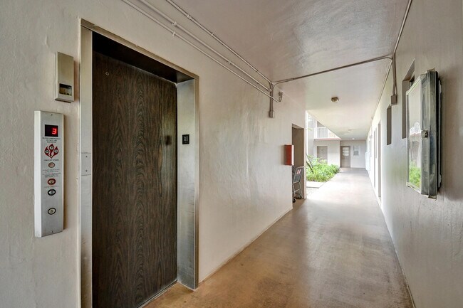 Building Photo - 2430 SW 81st Ave