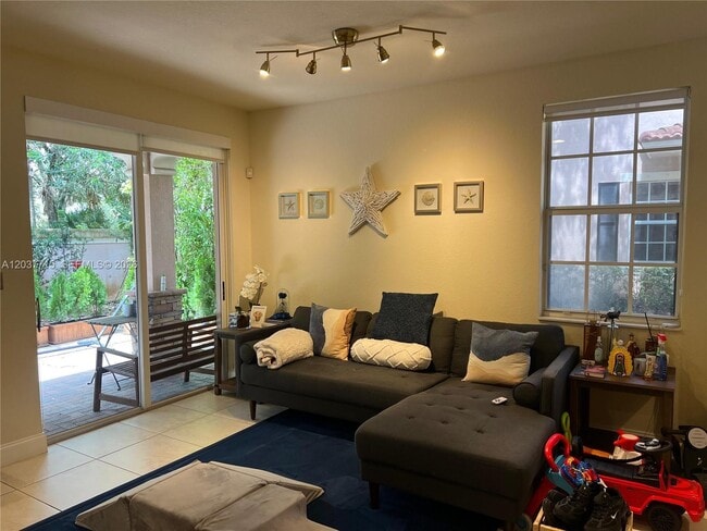 Building Photo - 280 Las Brisas Cir