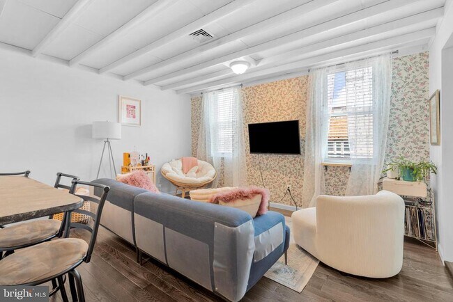 Building Photo - 530 Bainbridge St