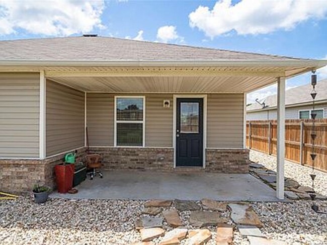 Building Photo - 3 Bed / 2 Bath in Bixby!