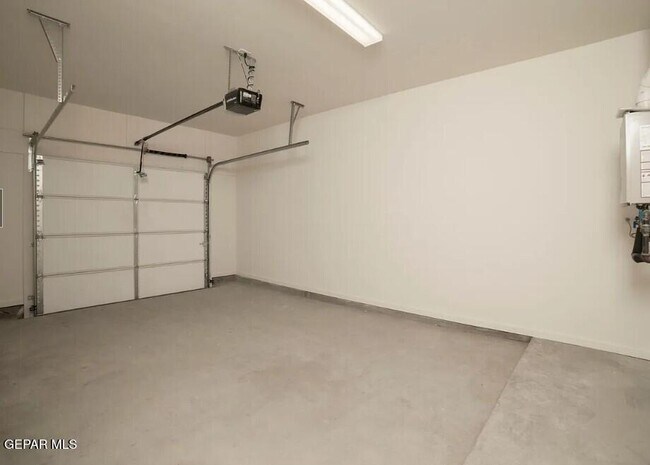 Building Photo - 1074 Hoppas St