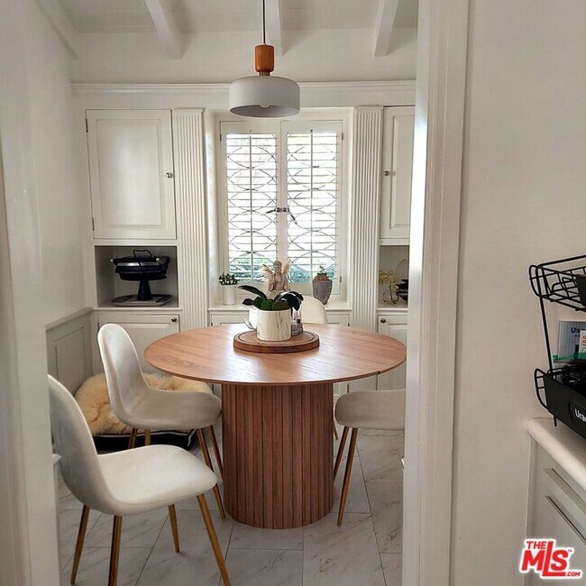 Building Photo - 341 S Rodeo Dr