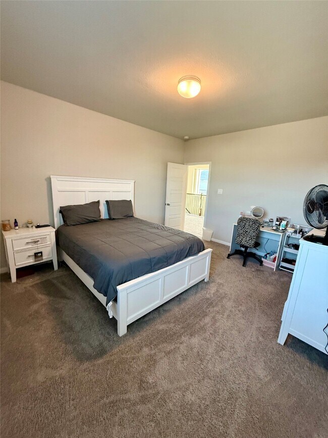 Building Photo - 15402 Sailpoint Ln