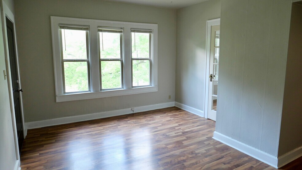 Living Room - 4901 Washington Blvd