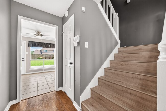 Building Photo - 4003 W Valley Dr