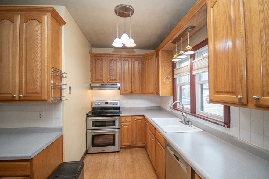 Building Photo - 2116 S Euclid Ave