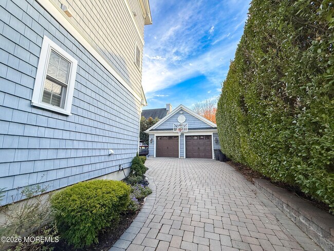 Building Photo - 315 Pitney Ave