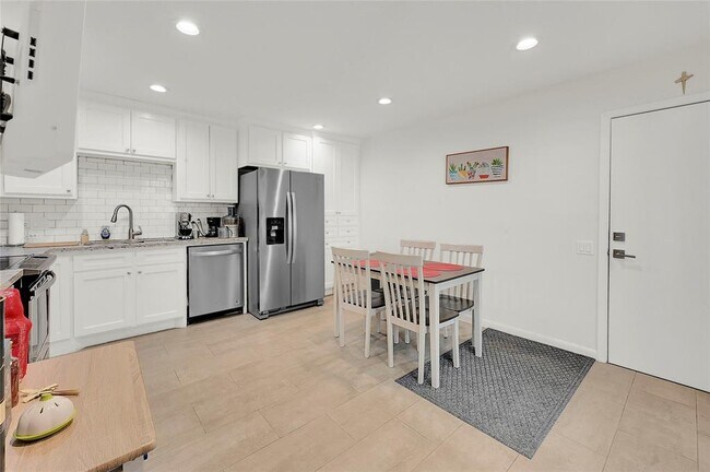 Building Photo - 11528 Riverview Dr