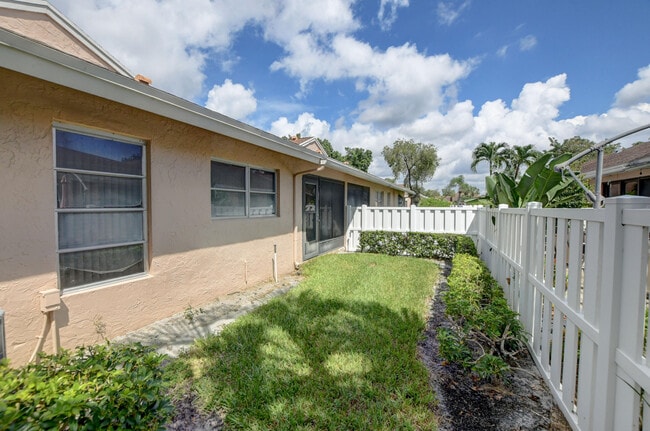 Building Photo - 8089 Springtree Rd