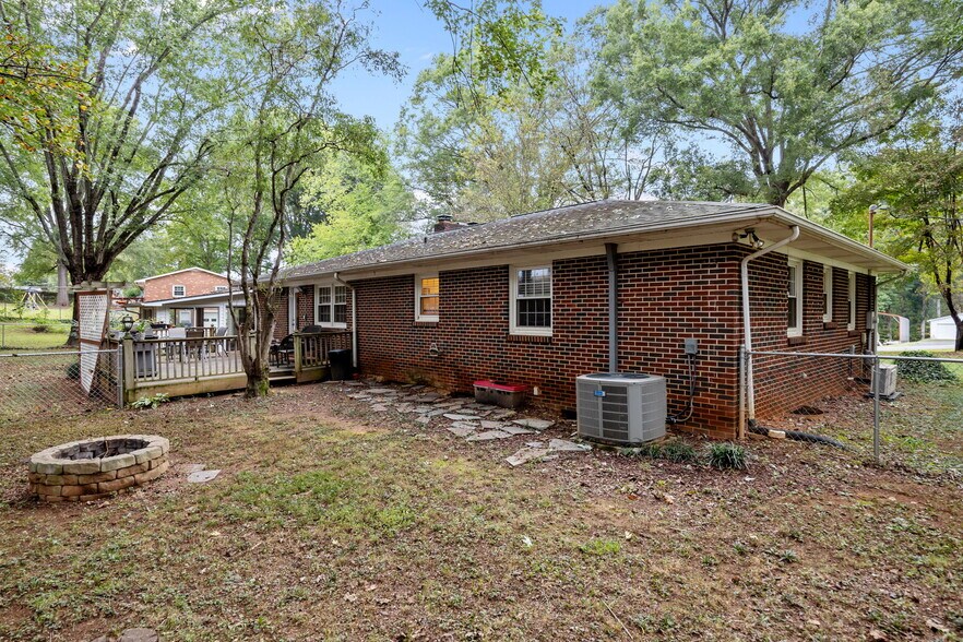 Building Photo - 5728 Nylon Dr