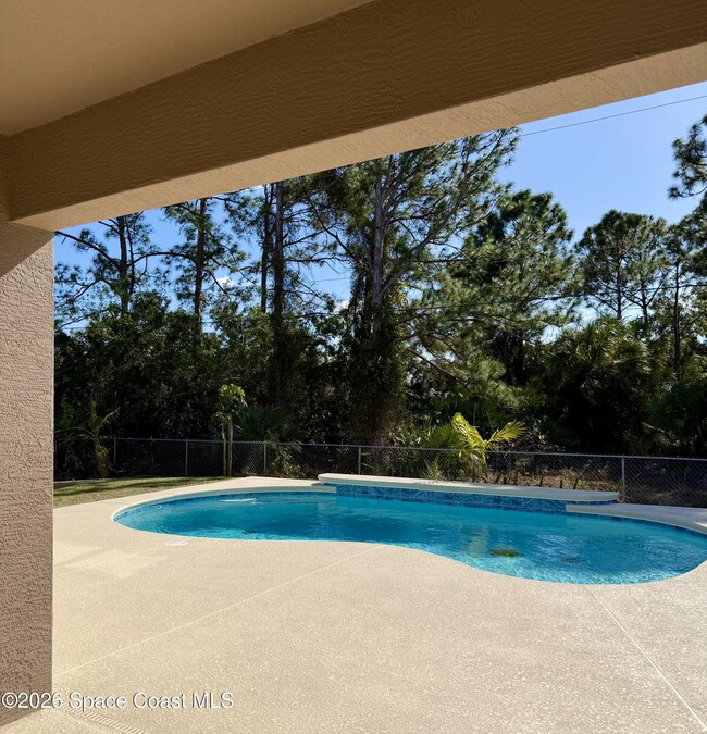 Building Photo - 282 Heritage St SW