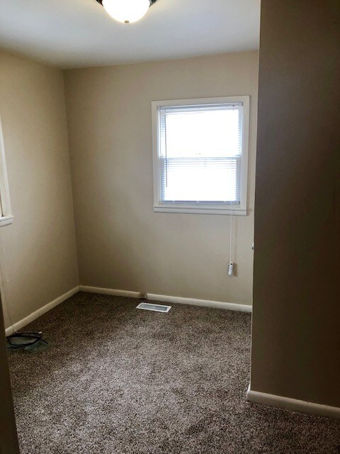 Building Photo - 518 W 13th Ave