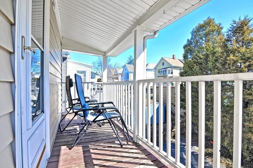 Back Porch - 154 W Adams St