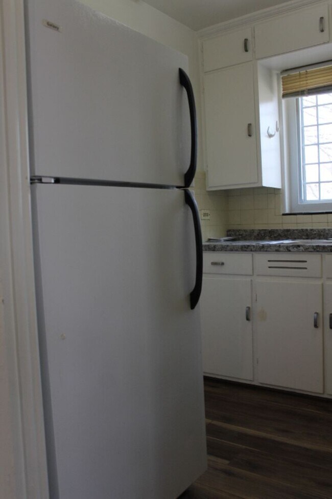 Building Photo - Charming 2 BR/1 BA House in the Hale/Mayfair Neighborhood!