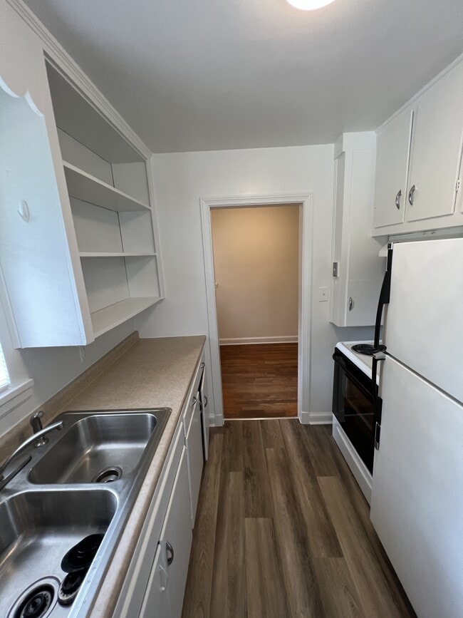 Building Photo - 166 Hart Ave