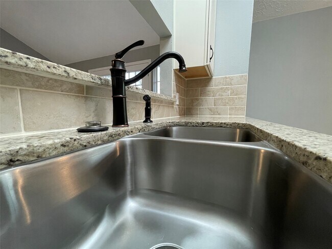 Building Photo - 9838 Golden Eagle St