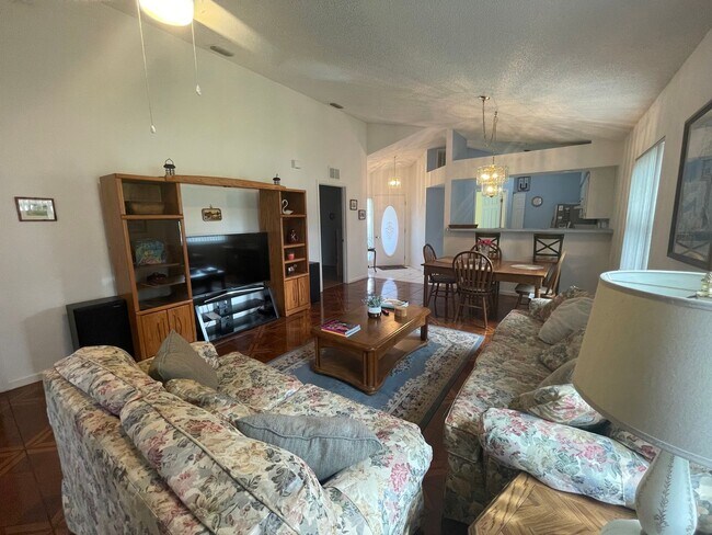 Building Photo - Charming 2BR/2BA Home in Ocala Palms – Golf Course Community Living!