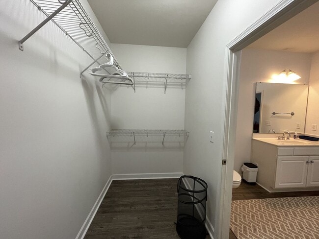 Building Photo - Recently renovated condominium in the well sought-after Crow Creek subdivision!