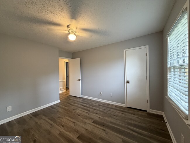 Building Photo - 315 Hardscrabble Rd