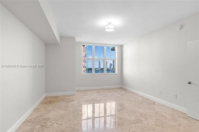 Building Photo - 3340 NE 190th St