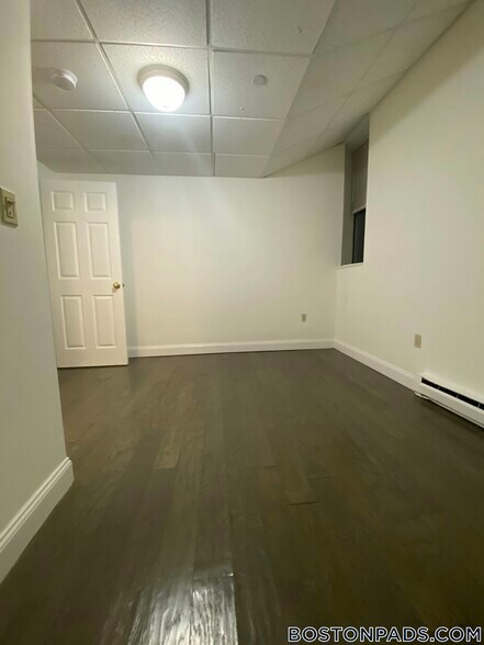 Building Photo - 98 Queensberry St