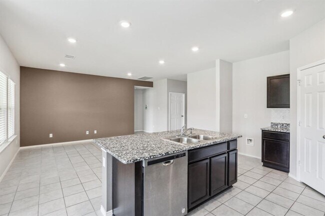 Building Photo - 9701 Kensley Rose Dr
