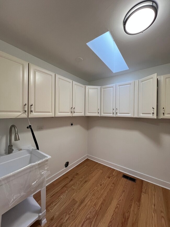 Building Photo - 1545 Winnetka Rd