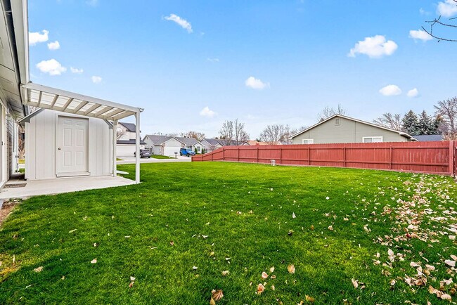 Building Photo - 727 W Clark Ave