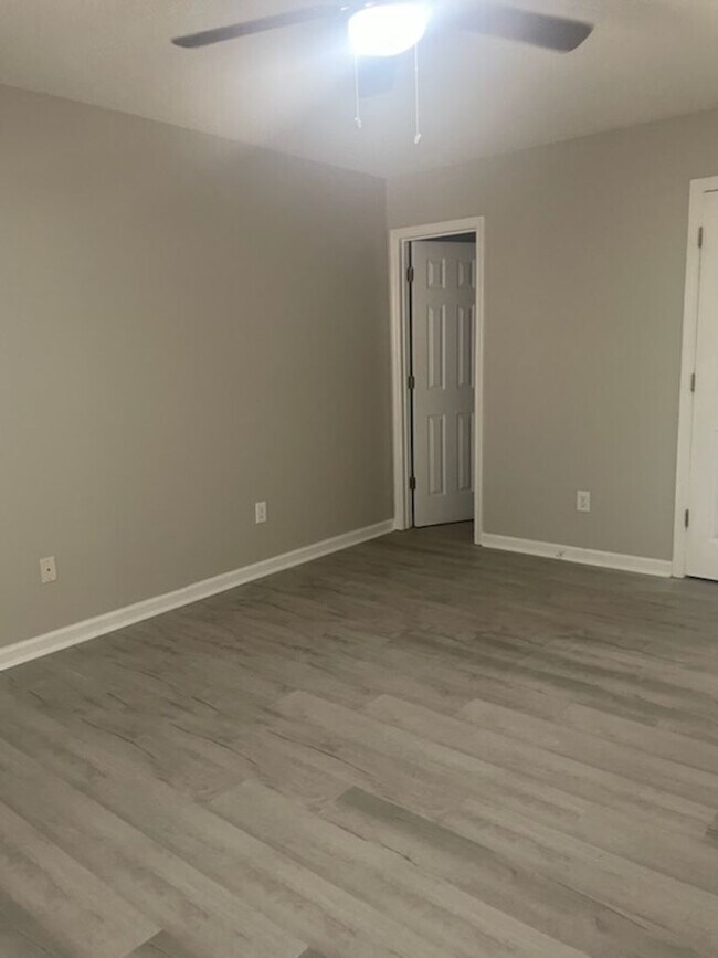 Building Photo - 203 Kitts Dr