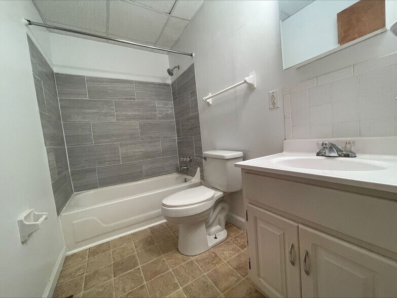 Building Photo - 3505 Elm St