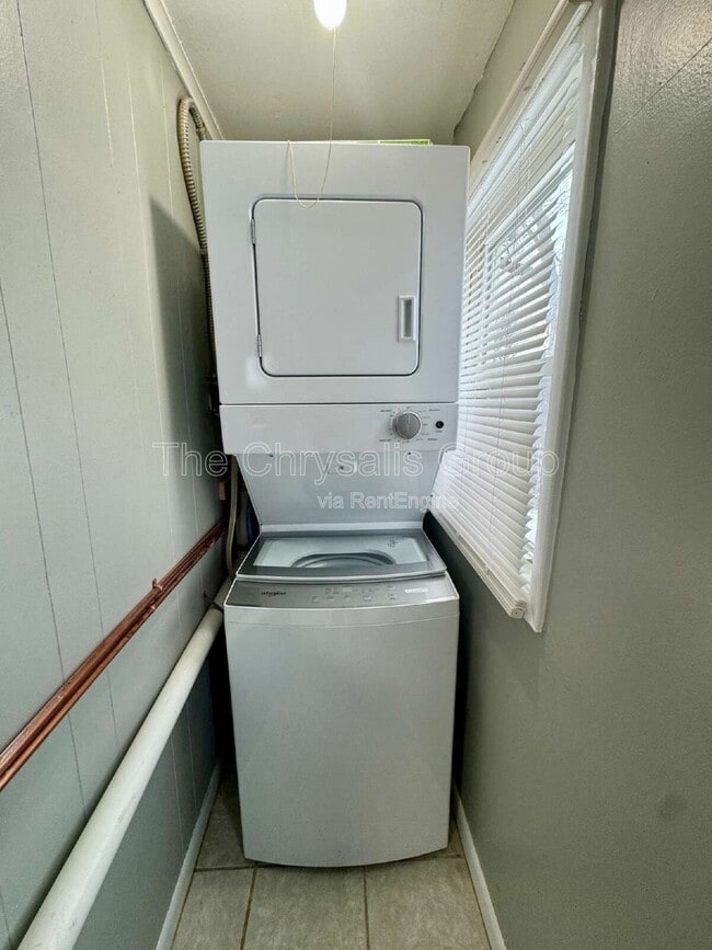 Building Photo - 124 W 3rd St