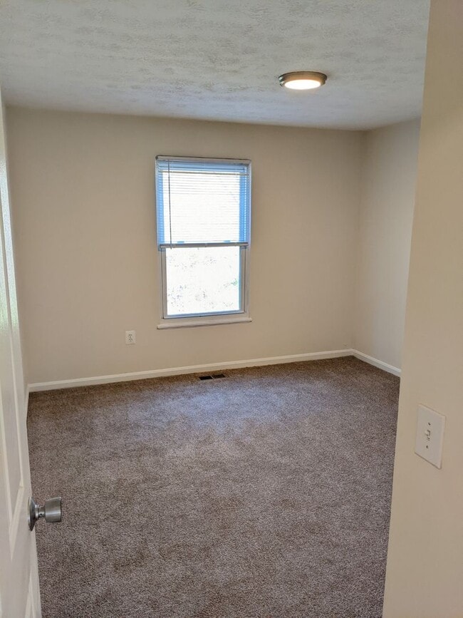 Building Photo - Renovated townhouse in established Frederick neighborhood ready now!